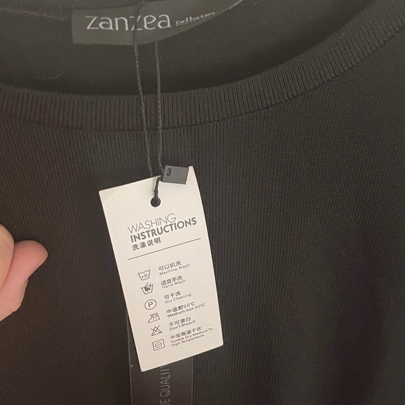 Black long sleeve shirt with knot detail - Picture 2 of 4